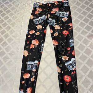 House of Flynn Camera Leggings Small EUC